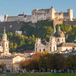 Altstadt Salzburg mit Festung Hohensalzburg im Hintergrund