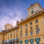 Schloss Esterházy in Eisenstadt bei klarem Himmel