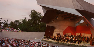 Abendliches Open-Air-Konzert im Wolkenturm Grafenegg mit großem Publikum