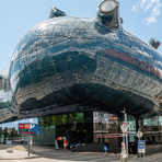 Futuristisches Kunsthaus Graz mit spiegelnder Fassade